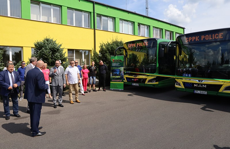 Nowe autobusy hybrydowe w komunikacji miejskiej [foto]