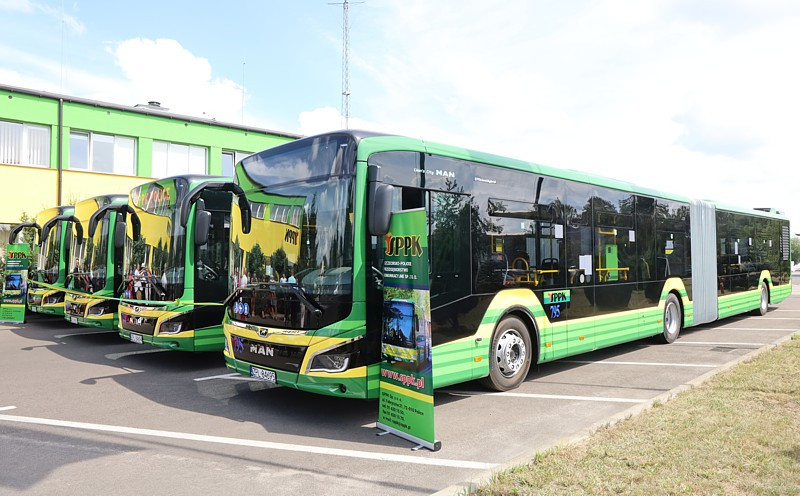 Nowe autobusy hybrydowe w komunikacji miejskiej [foto]