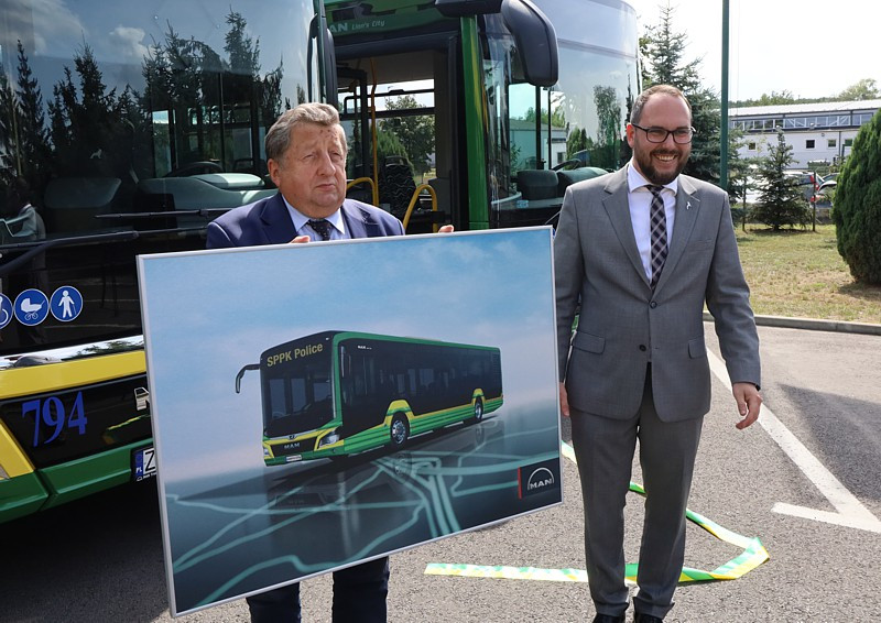 Nowe autobusy hybrydowe w komunikacji miejskiej [foto]