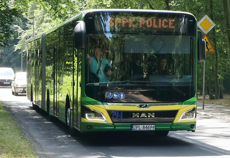 Nowe autobusy hybrydowe w komunikacji miejskiej [foto]