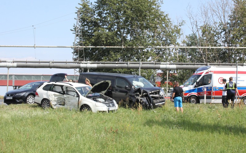Zderzenie dwóch pojazdów przy zakładach [foto]