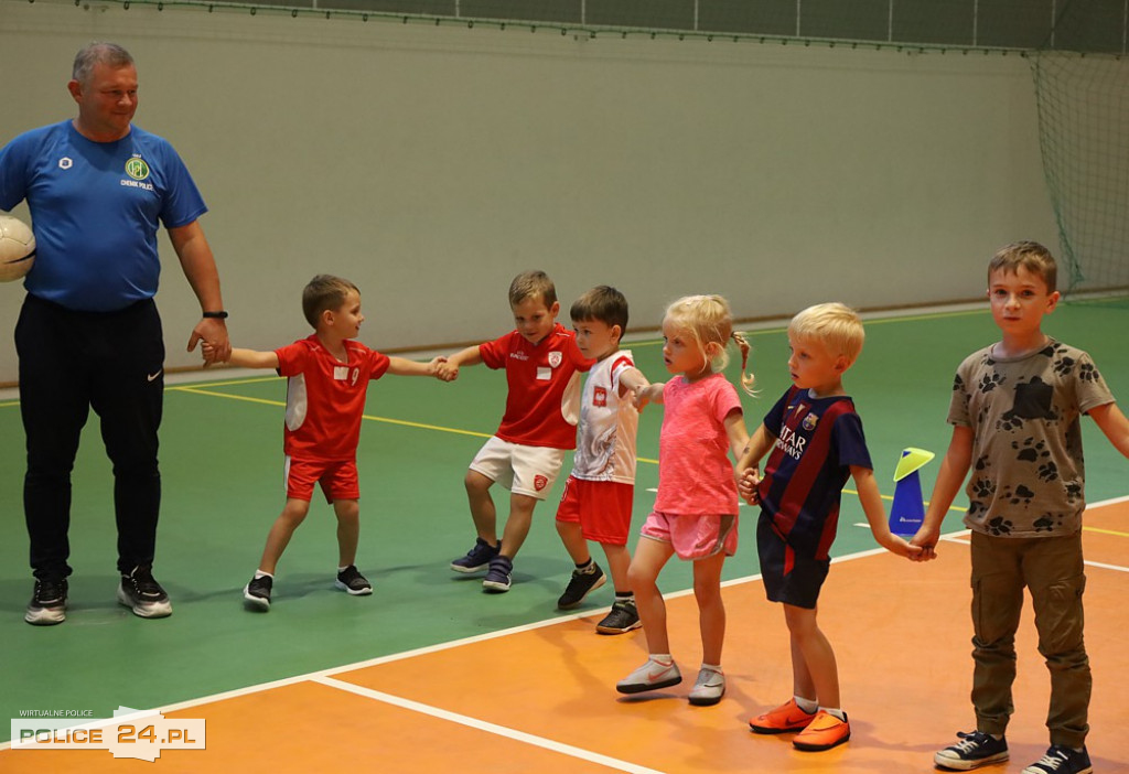 Najmłodsi piłkarze Chemika Police rozpoczęli sezon
