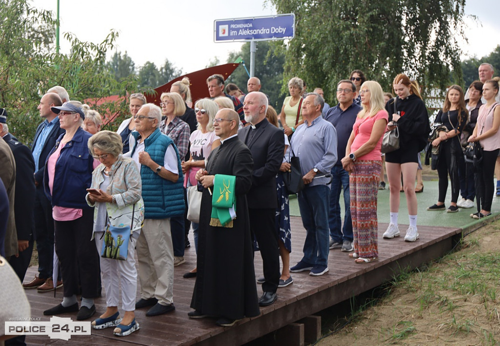 W Trzebieży otwarto promenadę im. Aleksandra Doby