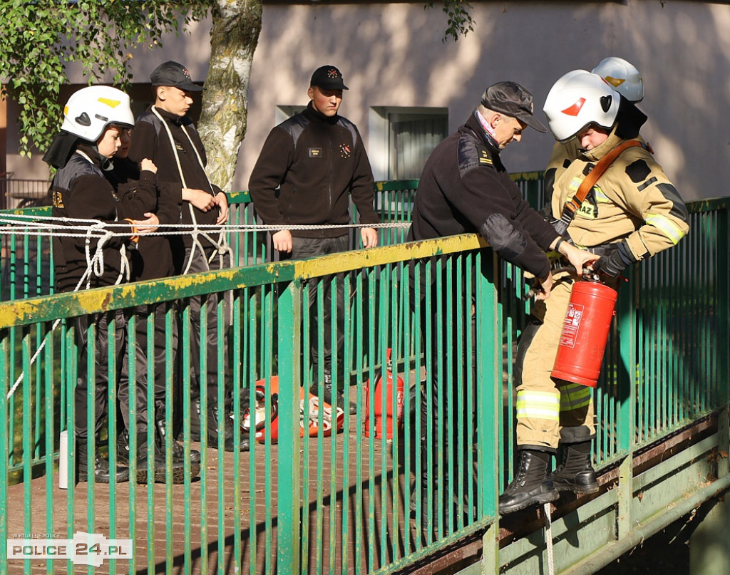 Uczą się jak być policjantem, strażakiem, żołnierzem