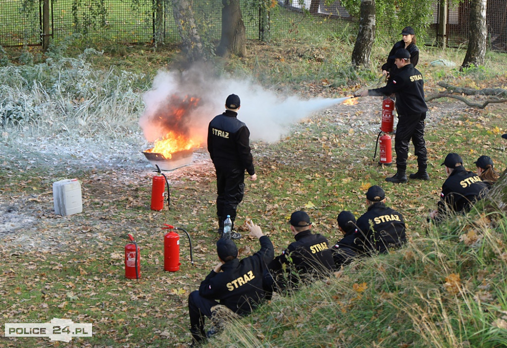 Uczą się jak być policjantem, strażakiem, żołnierzem