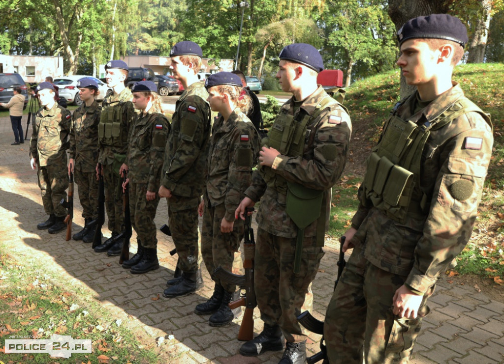 Uczą się jak być policjantem, strażakiem, żołnierzem