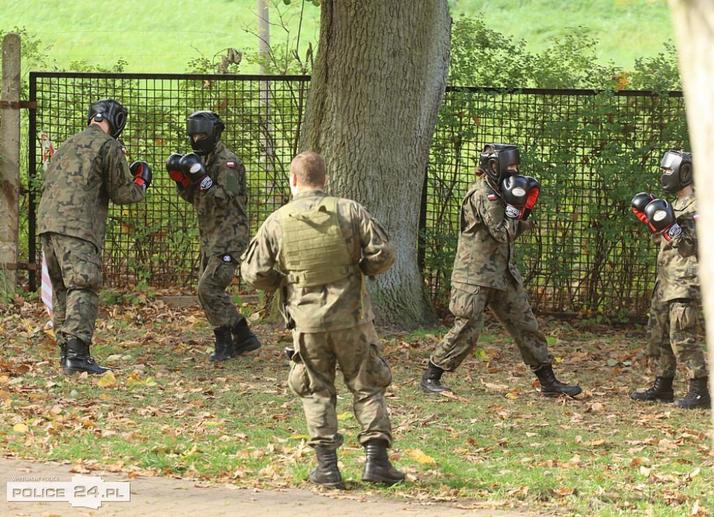Uczą się jak być policjantem, strażakiem, żołnierzem