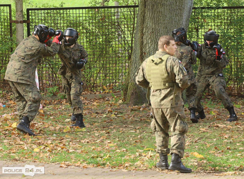 Uczą się jak być policjantem, strażakiem, żołnierzem