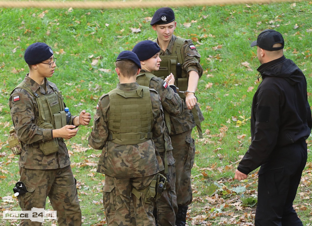 Uczą się jak być policjantem, strażakiem, żołnierzem