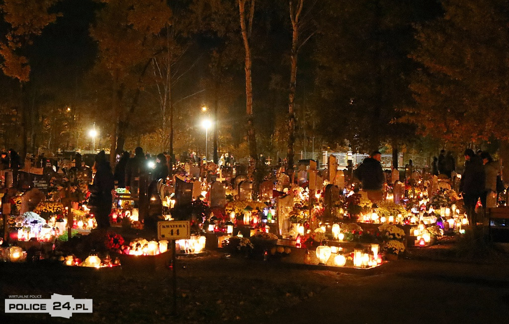 Cmentarz po zmroku skłania do zadumy i refleksji