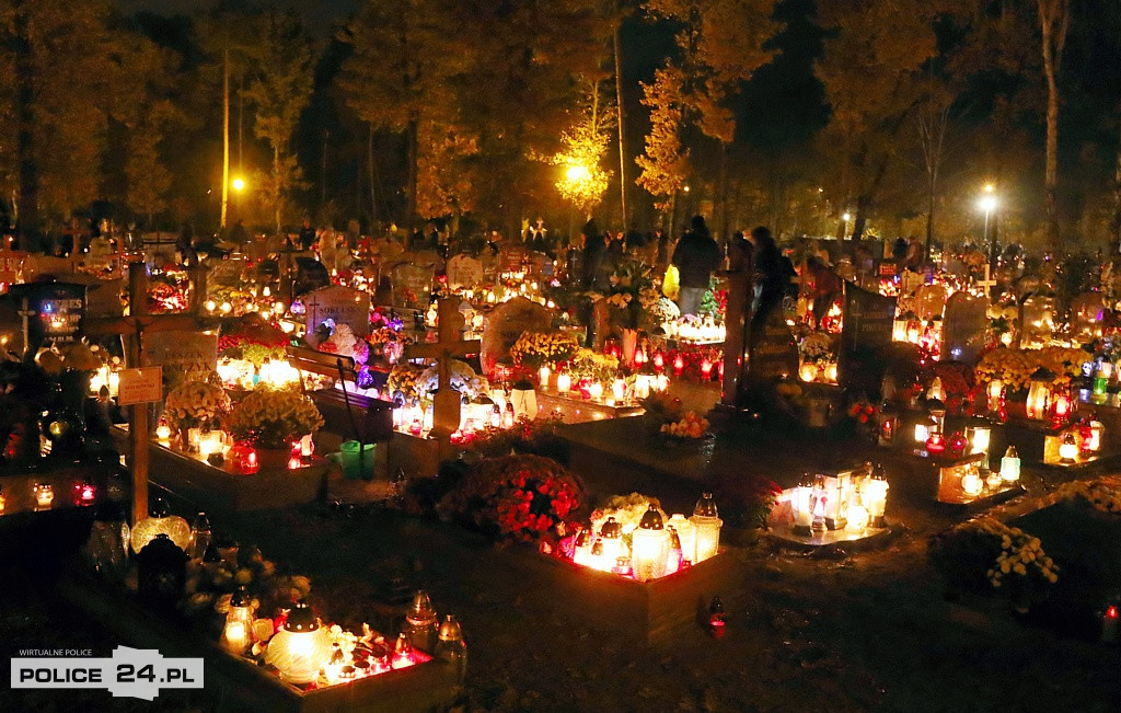 Cmentarz po zmroku skłania do zadumy i refleksji