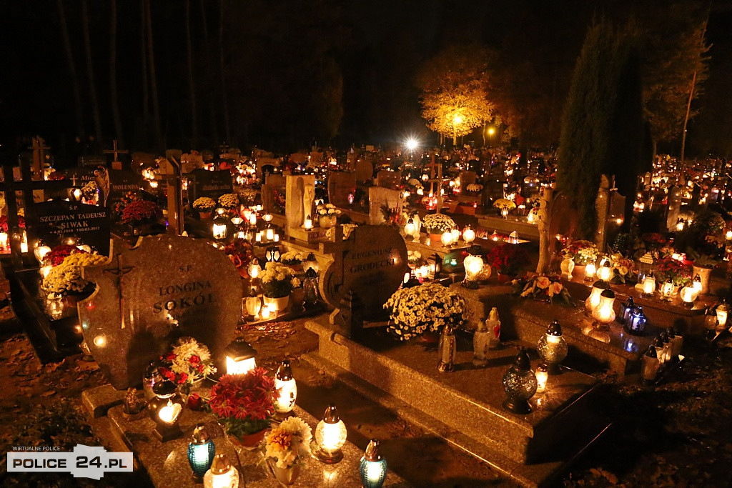 Cmentarz po zmroku skłania do zadumy i refleksji
