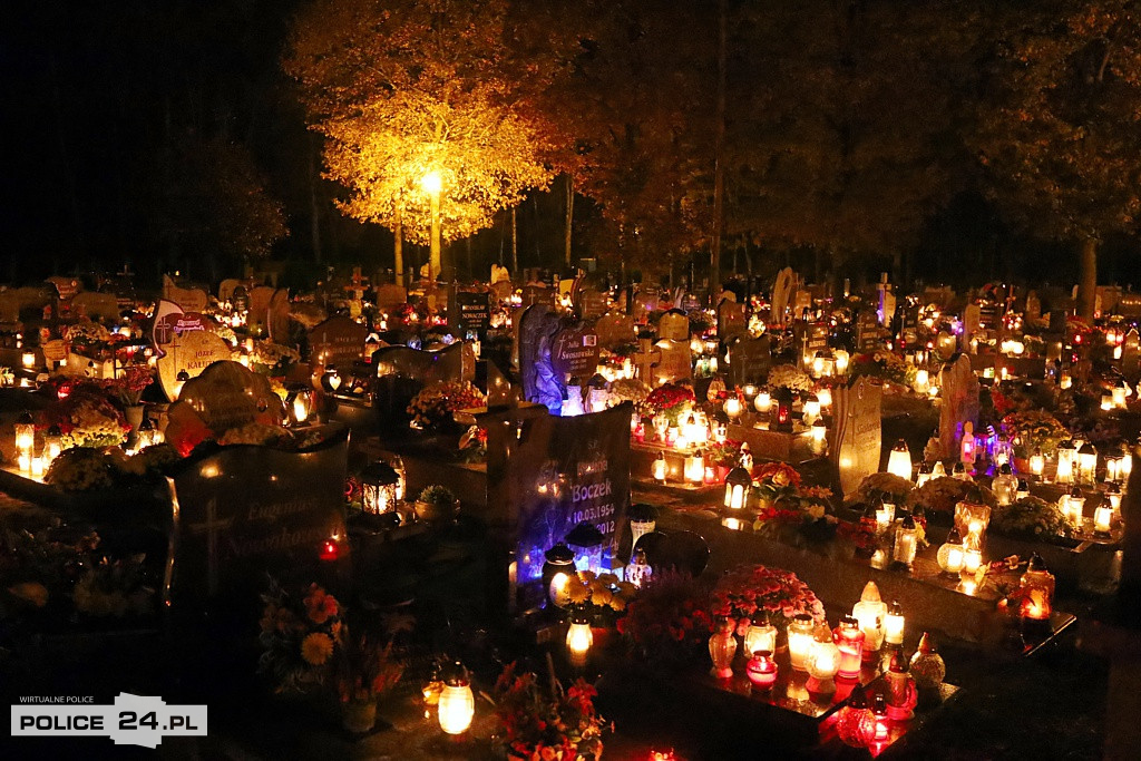 Cmentarz po zmroku skłania do zadumy i refleksji