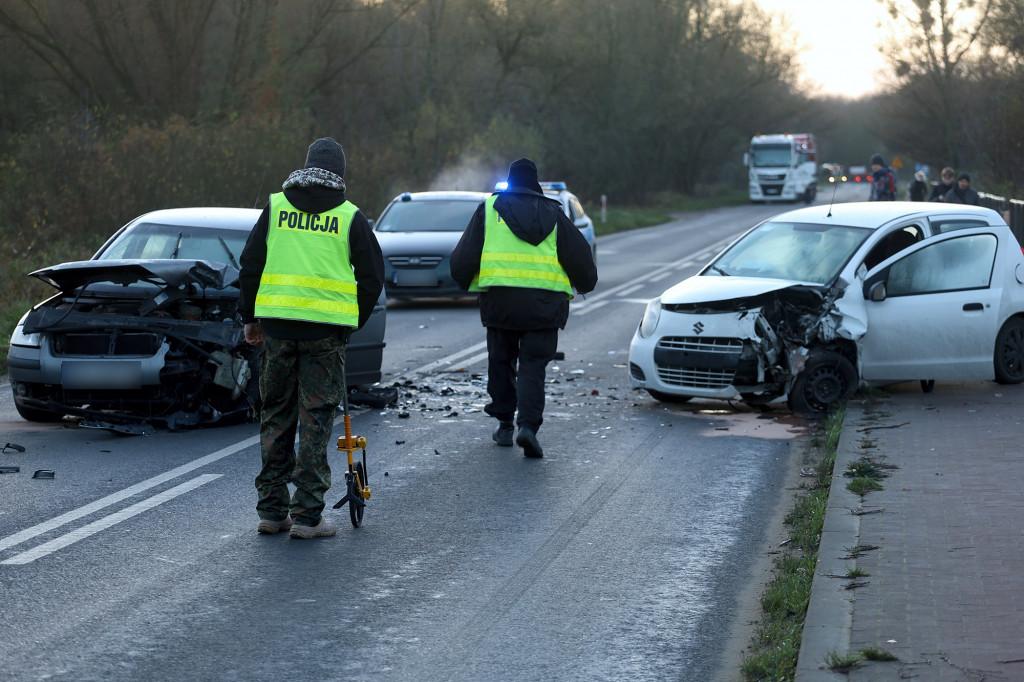 Zderzenie dwóch aut na ul. Jasienickiej w Policach