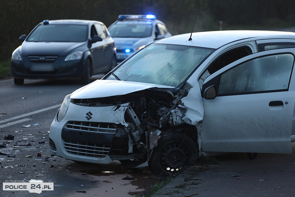Zderzenie dwóch aut na ul. Jasienickiej w Policach