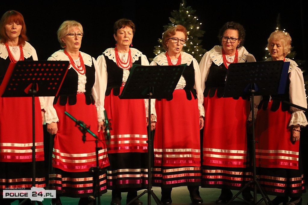 Kolędy i pastorałki zabrzmiały w polickim MOK