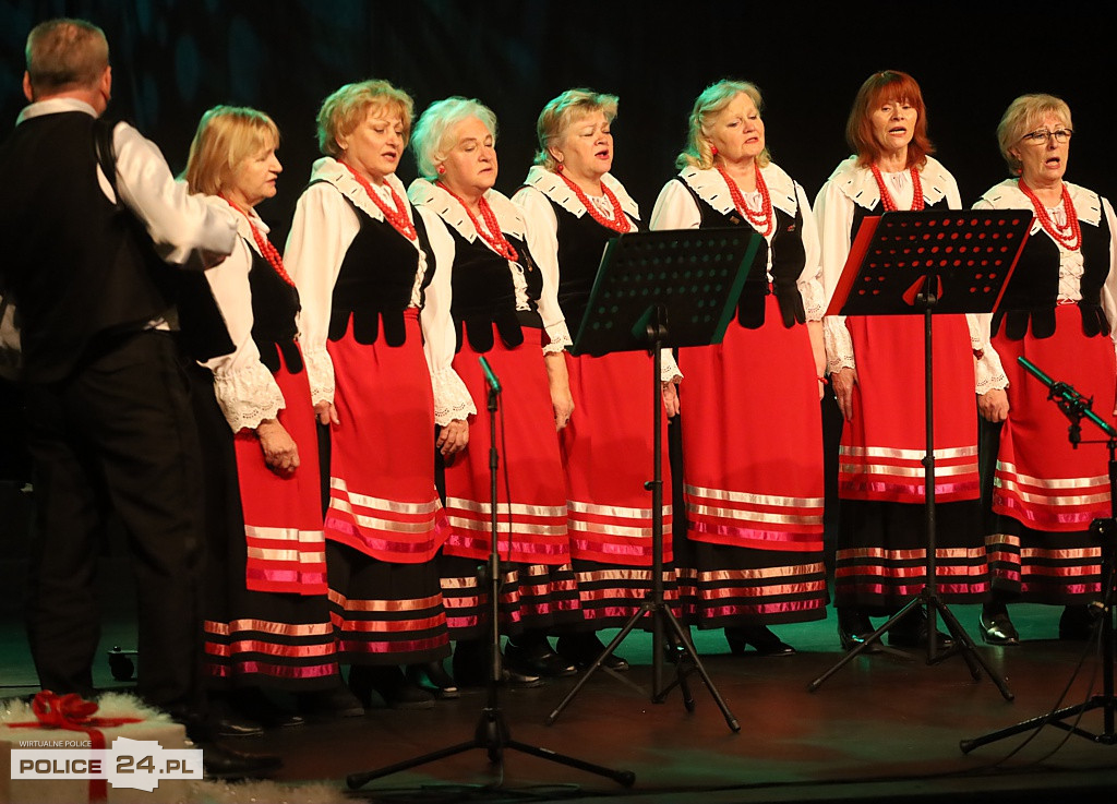 Kolędy i pastorałki zabrzmiały w polickim MOK