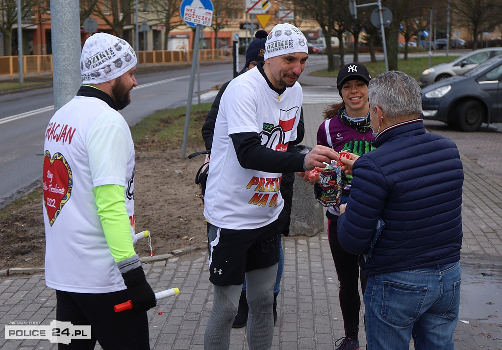 Biegnąc zbierali pieniądze dla WOŚP i Jasia