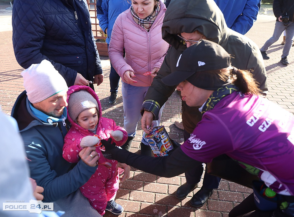 Biegnąc zbierali pieniądze dla WOŚP i Jasia