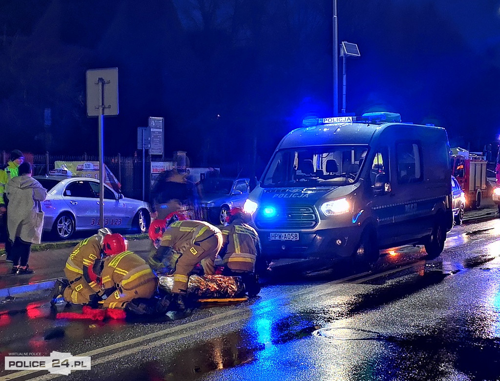 Dwie osoby potrącone na przejściu dla pieszych w Policach