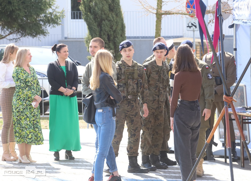 Police. Zachodniopomorski Przegląd Musztry Klas Mundurowych