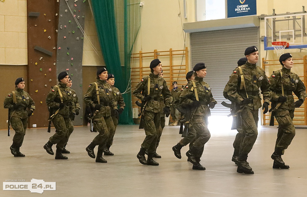 Police. Zachodniopomorski Przegląd Musztry Klas Mundurowych