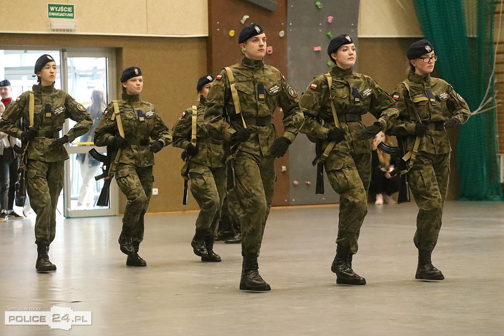 Police. Zachodniopomorski Przegląd Musztry Klas Mundurowych