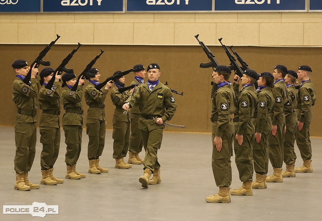 Police. Zachodniopomorski Przegląd Musztry Klas Mundurowych