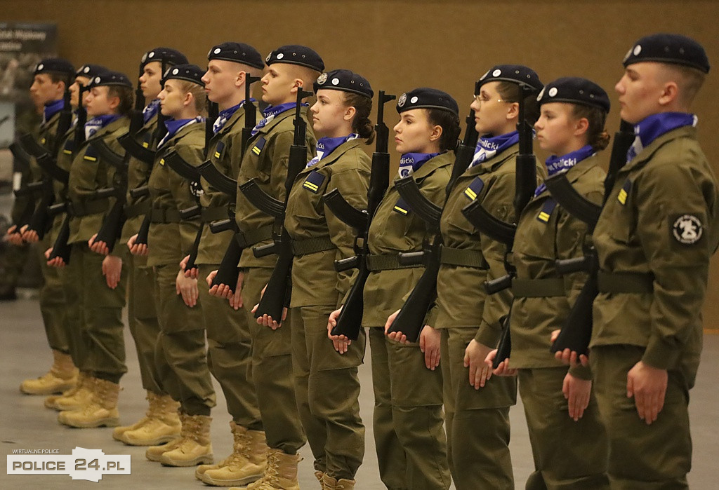 Police. Zachodniopomorski Przegląd Musztry Klas Mundurowych