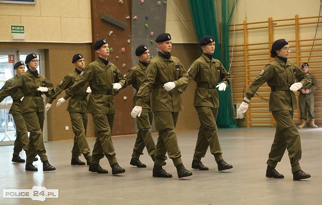 Police. Zachodniopomorski Przegląd Musztry Klas Mundurowych