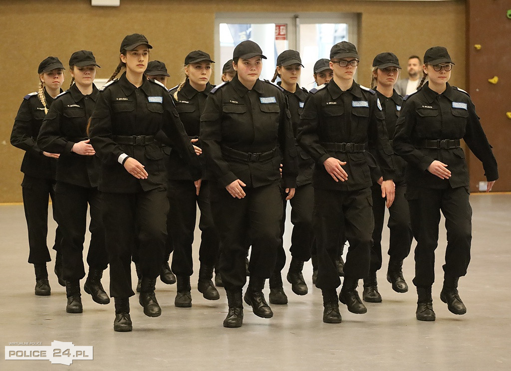 Police. Zachodniopomorski Przegląd Musztry Klas Mundurowych