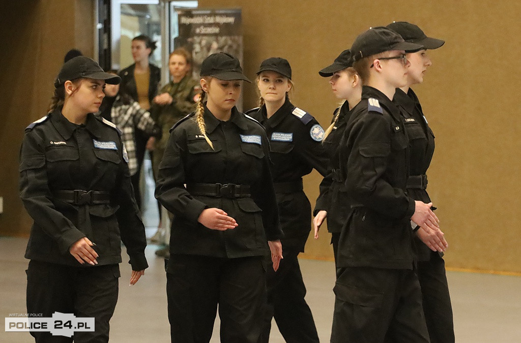 Police. Zachodniopomorski Przegląd Musztry Klas Mundurowych