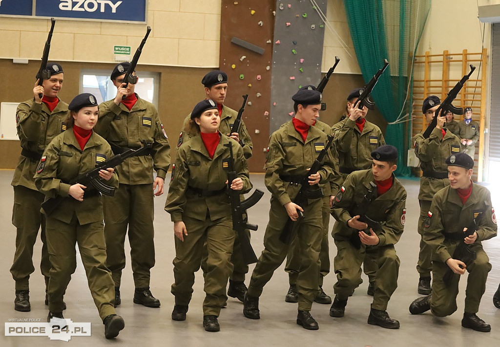 Police. Zachodniopomorski Przegląd Musztry Klas Mundurowych