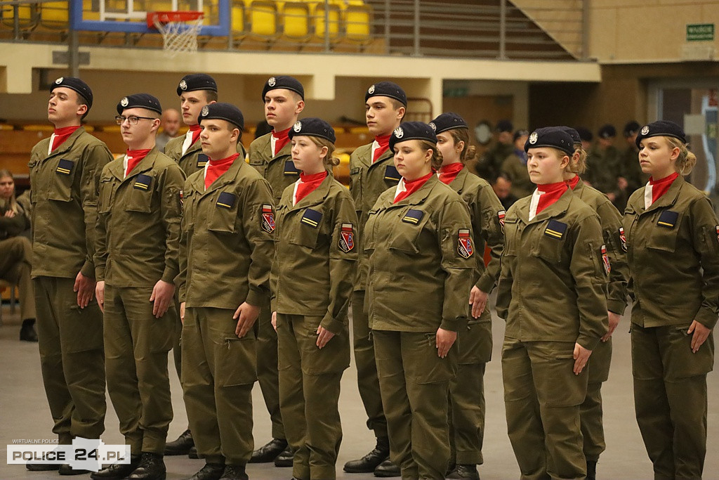 Police. Zachodniopomorski Przegląd Musztry Klas Mundurowych