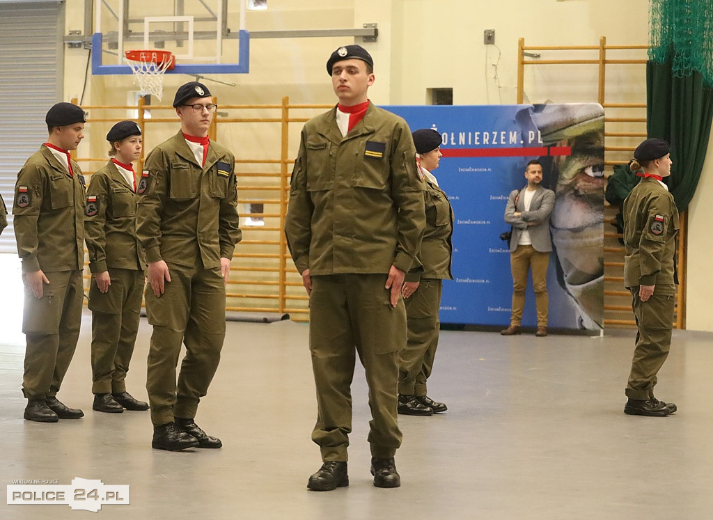 Police. Zachodniopomorski Przegląd Musztry Klas Mundurowych