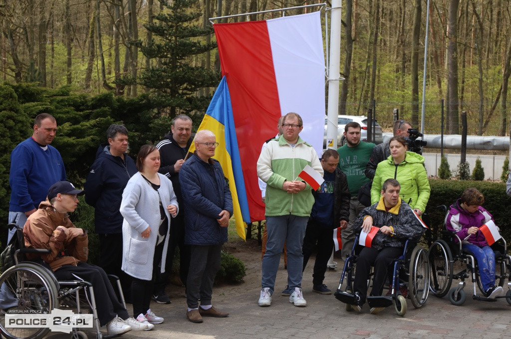 Uroczystość wciągnięcia flagi w PSONI Police