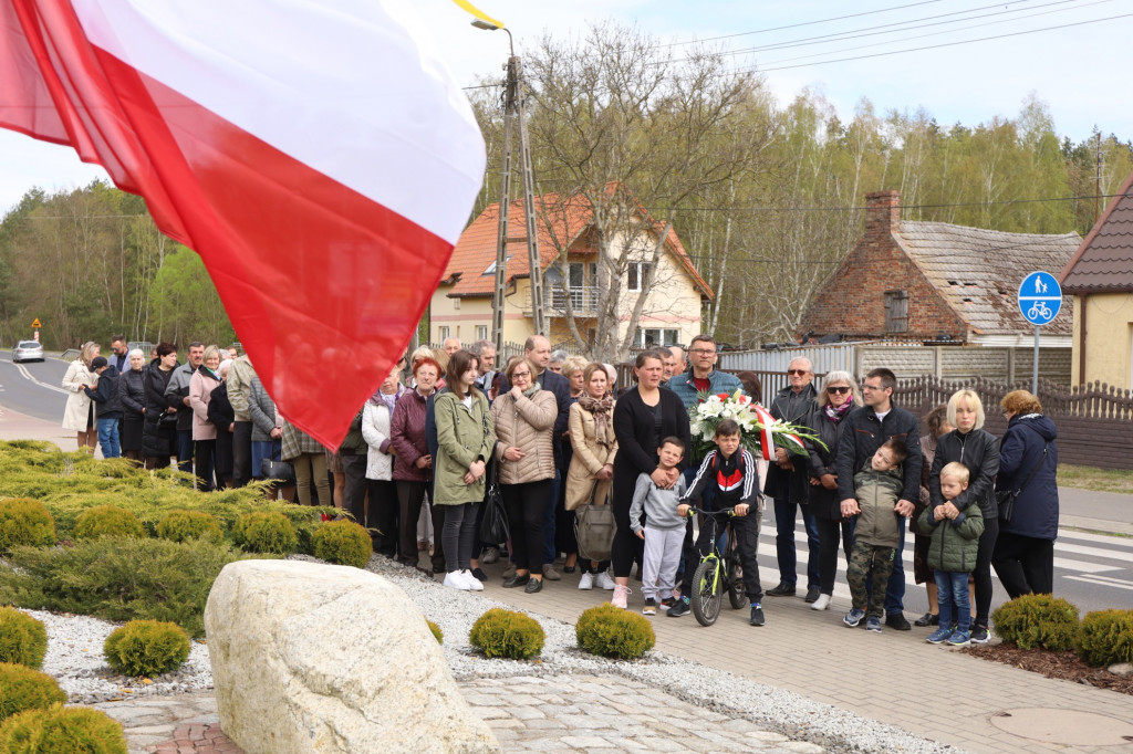 Uroczyste podniesienie flagi w Niekłończycy