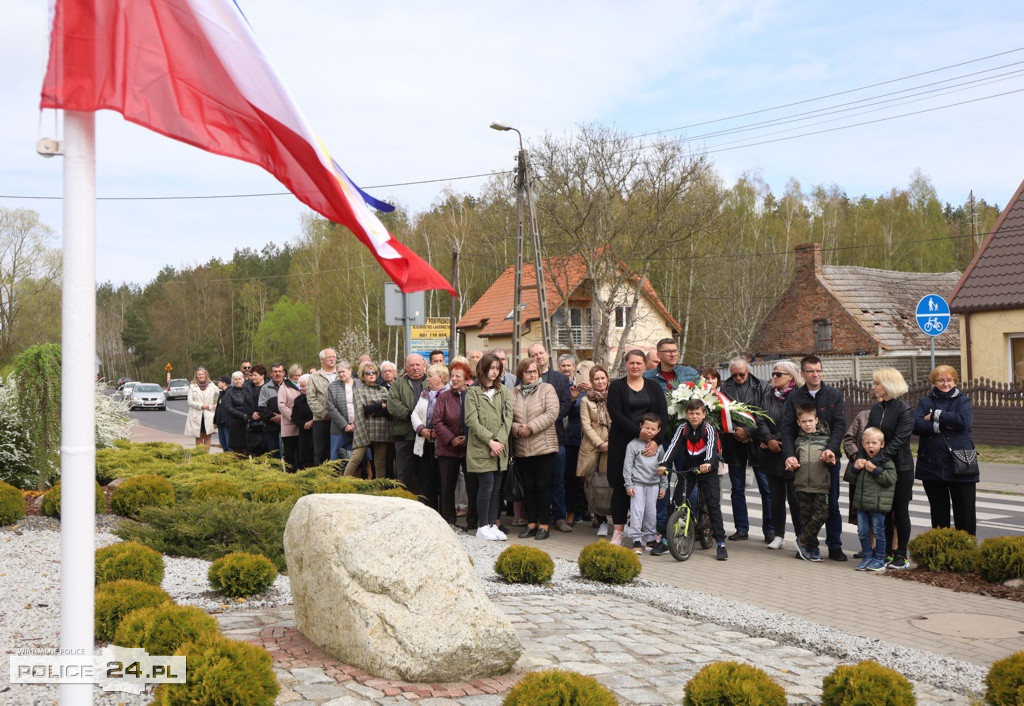 Uroczyste podniesienie flagi w Niekłończycy