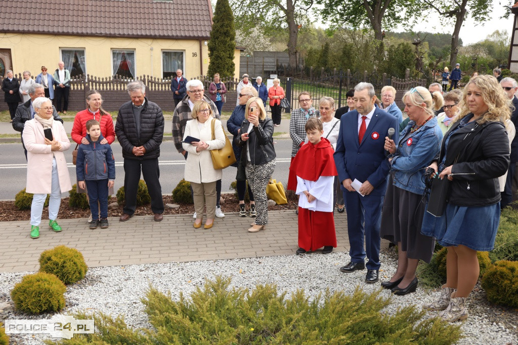 Uroczyste podniesienie flagi w Niekłończycy