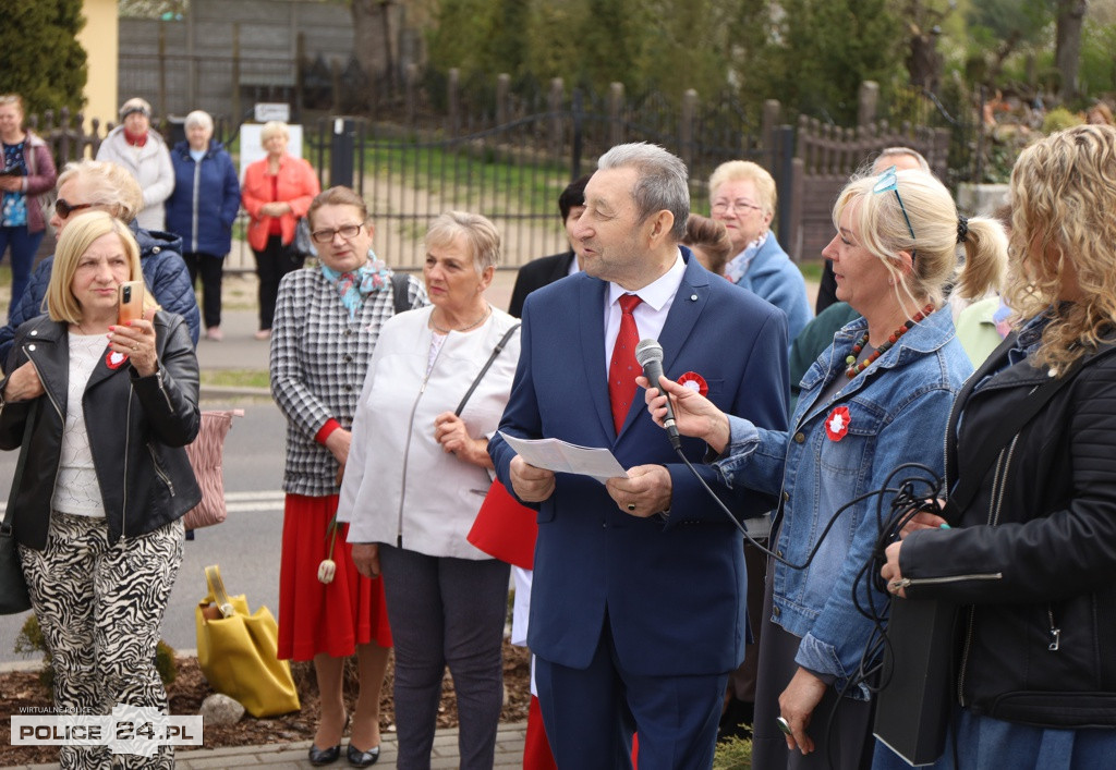Uroczyste podniesienie flagi w Niekłończycy