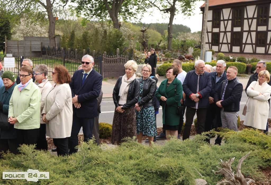 Uroczyste podniesienie flagi w Niekłończycy