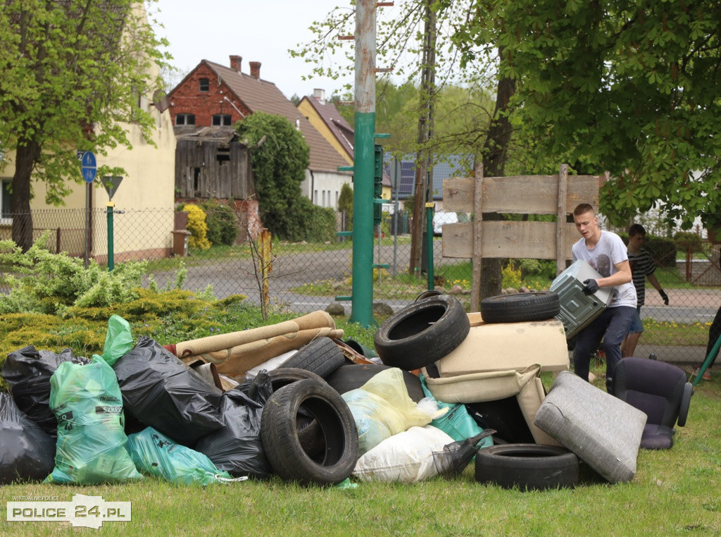 Wielkie sprzątanie w Niekłończycy. Rower pojechał do Trzebieży