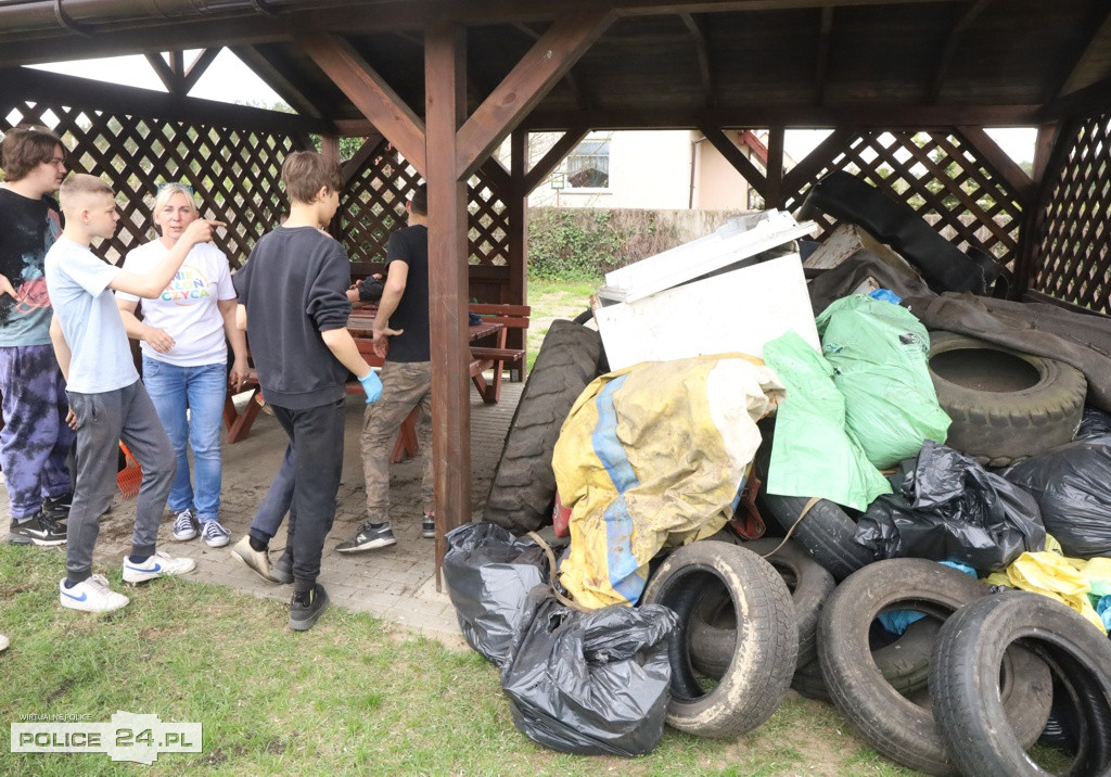 Wielkie sprzątanie w Niekłończycy. Rower pojechał do Trzebieży