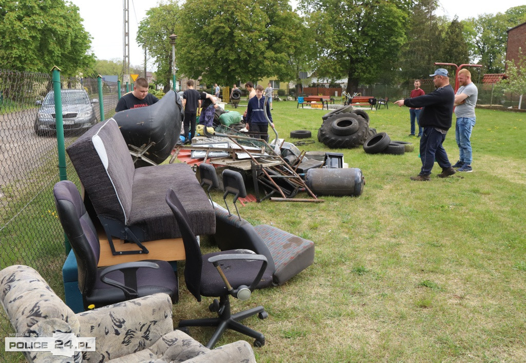 Wielkie sprzątanie w Niekłończycy. Rower pojechał do Trzebieży