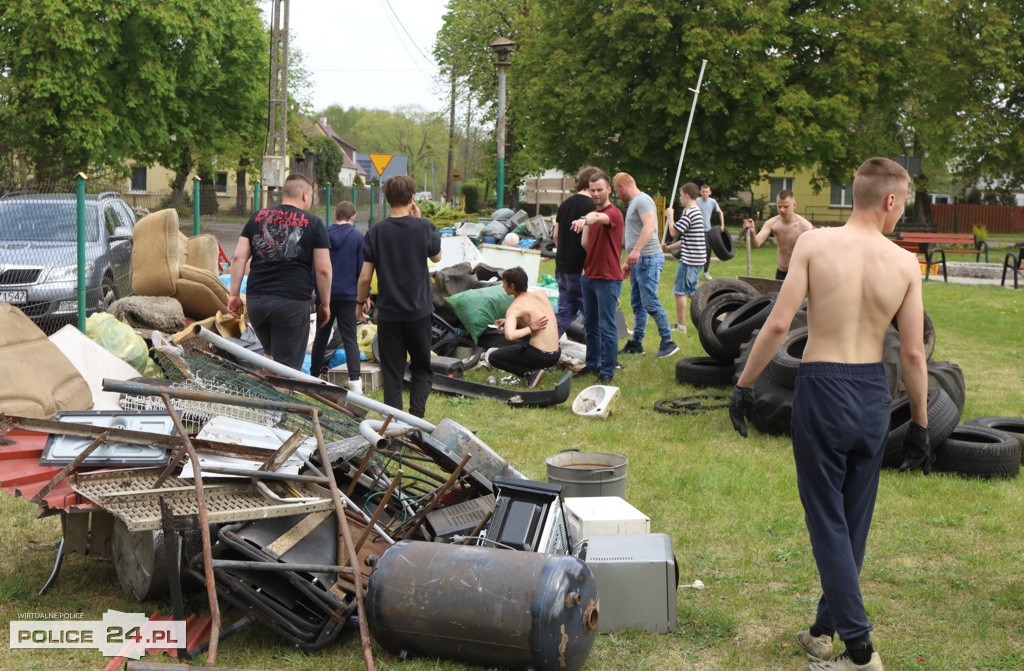 Wielkie sprzątanie w Niekłończycy. Rower pojechał do Trzebieży