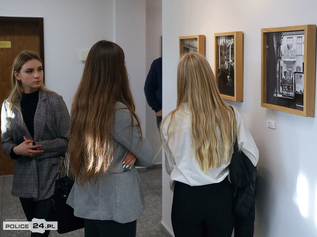 Wystawa fotografii Bogdana Dziworskiego w polickim MOK