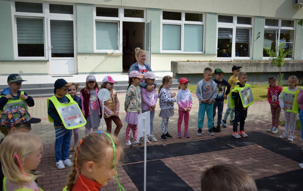 Przedszkolaki zasady ruchu drogowego znają!