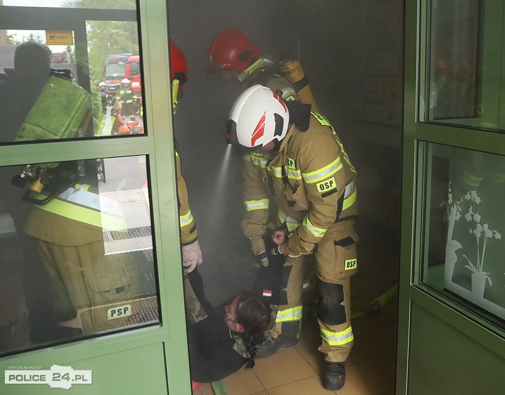 Pożar w szkole, wypadek, poród – ćwiczenia służb w Trzebieży