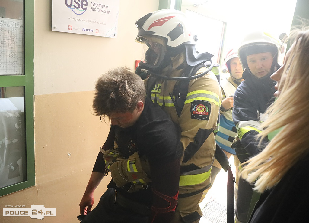 Pożar w szkole, wypadek, poród – ćwiczenia służb w Trzebieży