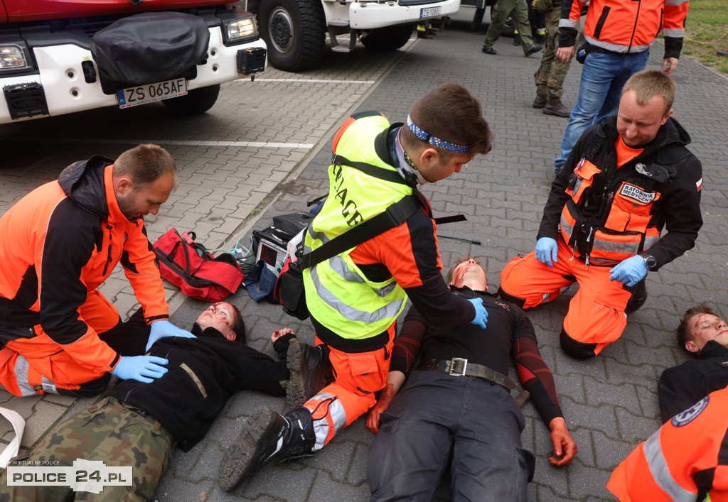 Pożar w szkole, wypadek, poród – ćwiczenia służb w Trzebieży